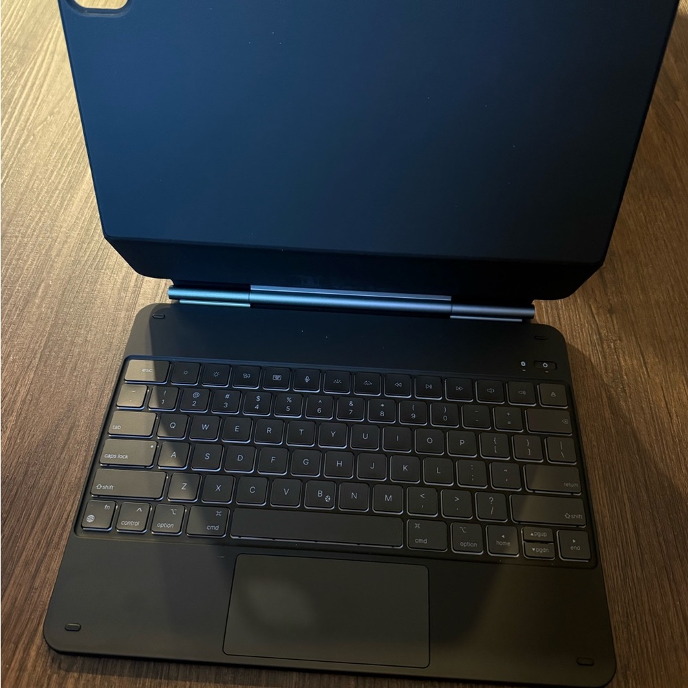 ipad air 13-inch magnetic cover with keyboard and trackpad